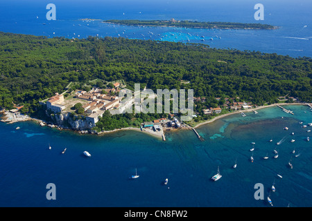 France, Alpes Maritimes, Cannes, les îles de Lérins de Sainte Marguerite, fort Vauban au premier plan, l'île Saint Honorat dans l Banque D'Images