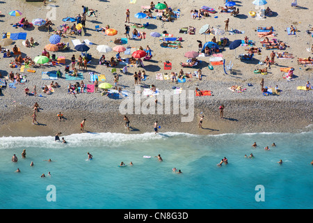 France, Alpes Maritimes, Baie du Soleil, Menton, sur la promenade de la plage du soleil (vue aérienne) Banque D'Images