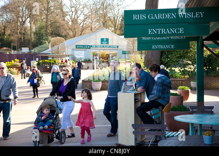 Entrée de RHS Wisley Garden, à Surrey, Angleterre, Royaume-Uni. Banque D'Images