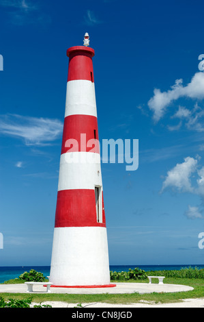 Les Bahamas, l'île de Grand Bahama, 8 Mile Rock, Pinder astuce, phare marquant l'entrée du port de commerce sur la route Banque D'Images