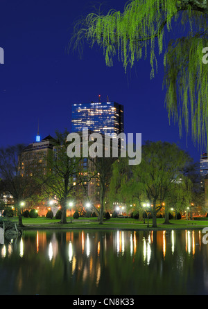 Skyline de Boston, Massachusetts, de Boston Public Garden. Banque D'Images