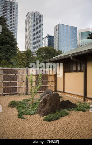 Pas de thé à Nakajima ochaya Hamarikyu Jardin détachée, Tokyo, Japon Banque D'Images