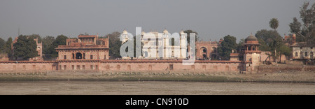 Agra, Inde. Itimad-ud-Daulah, tombe de Mirza Ghiyas Beg, premier ministre et beau-père de l'Empereur Jahangir. Construit 1622-28. Banque D'Images