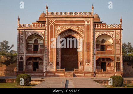 Agra, Inde. Pavillon du nord, les jardins de l'Itimad-ud-Dawlah. Banque D'Images