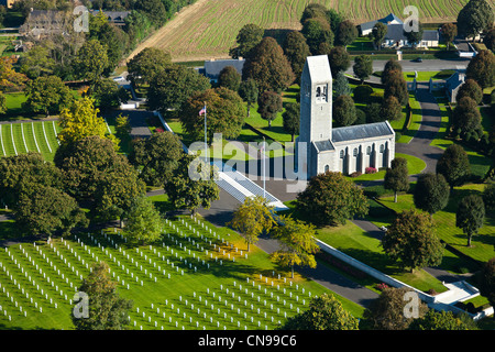 France, Manche, Montjoie Saint Martin, cimetière militaire américain de Saint James (vue aérienne) Banque D'Images