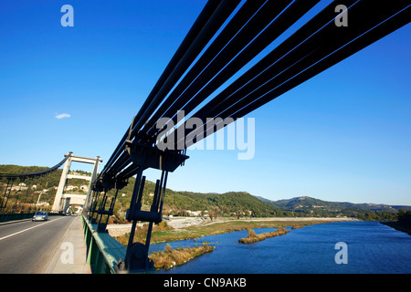 La France, l'Ardèche, Le Teil, pont sur le Vieux Rhône (bras de la rivière du Rhône) entre l'Ardèche et Drome Banque D'Images