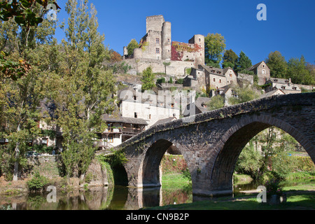 La France, l'Aveyron, Belcastel, étiqueté Les Plus Beaux Villages de France (Les Plus Beaux Villages de France), le vieux pont, Banque D'Images