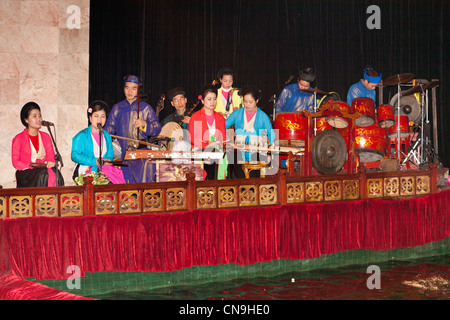 Musiciens et chanteurs, Thang Long Water Puppet Theatre, Hanoi, Vietnam Banque D'Images