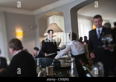 France, Alpes Maritimes, Grasse, Jacques CHIBOIS, La Bastide Saint Antoine, le service en chambre Banque D'Images