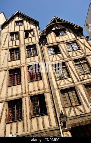 France, Paris, des berges de la Seine classées au Patrimoine Mondial par l'UNESCO, rue François Miron, les plus anciennes maisons de la ville Banque D'Images