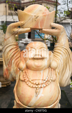 La pierre d'un Happy Bouddha souriant, Hai Duong, Vietnam Banque D'Images