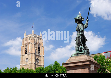 France, Nord, Dunkerque, la statue de Jean Bart et le beffroi de Dunkerque Banque D'Images