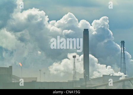 La vapeur et la fumée de l'aciérie Redcar en northumbrie, North Yorkshire England UK frontière GO EU Europe Banque D'Images