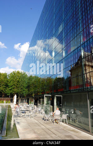 France, Nord, Lille, musée des beaux-arts et palais, terrasse de café du Palais des Beaux Arts de Lille et l'extension moderne Banque D'Images