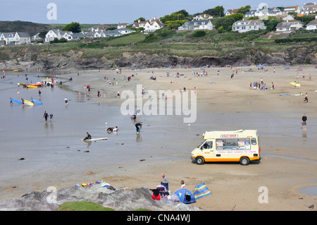 Hayle Cornwall - Bay - scène de plage d'été lente - ventes de crème glacée pour la journée Banque D'Images