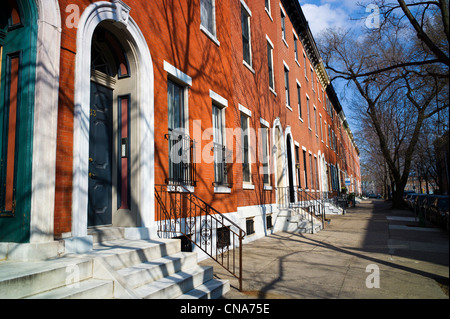 Les maisons en rangée sur rue résidentielle dans la section de Fairmount centre-ville de Philadelphie, Pennsylvanie, USA Banque D'Images