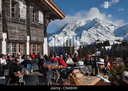 France, Haute Savoie, Megève, le Chalet terrasse d'altitude, 1850 le restaurant idéal au sommet du Mont d'Arbois Banque D'Images