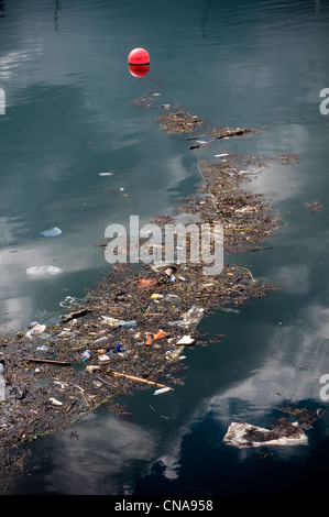 Les ordures dans la mer,les ordures et de la pollution sur la mer;ports.'Déchets Du Pacifique' ou 'Eastern Garbage Patch',plastique, plaque de déchets Banque D'Images