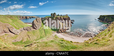 Château de Dunnottar Shot panoramique sur la côte nord-est de l'Ecosse près de Stonehaven dans l'Aberdeenshire. Banque D'Images