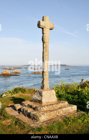 France, Cotes d'Armor, l'île de Bréhat, croix Maudez et vues sur l'embouchure du Trieux, le Lever du Soleil Banque D'Images