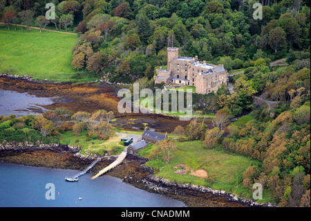 Royaume-uni, Ecosse, Highland, Hébrides intérieures, à l'île de Skye, le château de Dunvegan du clan MacLeod (vue aérienne) Banque D'Images