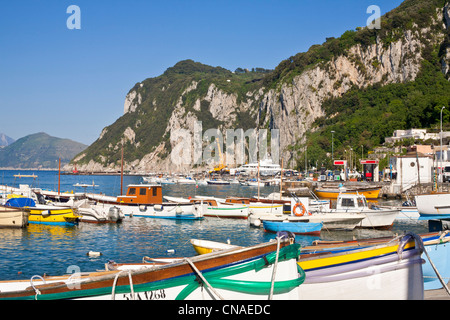 L'Italie, Campanie, Golfe de Naples, Capri, un port touristique Banque D'Images
