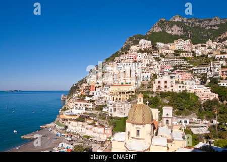 L'Italie, la Campanie, la Côte Amalfitaine, classée au Patrimoine Mondial de l'UNESCO, Positano, Eglise Santa Maria Assunta, datant du 13e Banque D'Images