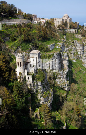 L'église de San Giovanni et la Toretta di Pepoli, le château Tour Pepoli dans Erice, Sicile, Italie Banque D'Images