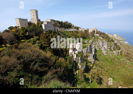 Le château de Vénus, l'église de San Giovanni et la Toretta di Pepoli, le château Tour Pepoli Erice, en Sicile, Italie Banque D'Images