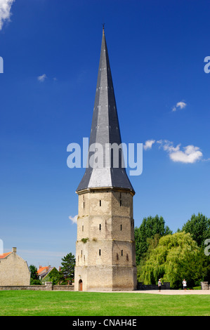 France, Nord, Bergues, tour pointue vestige de l'abbaye de Saint Winoc détruite en 1789 Banque D'Images