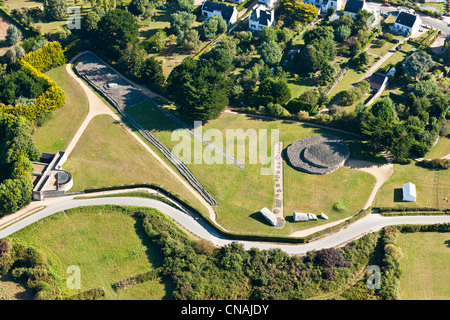 France, Morbihan, Golfe du Morbihan, Locmariaquer, Er Grah menhir et tumulus, Table des marchands et cairn (vue aérienne) Banque D'Images