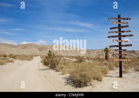 United States, California, Palm Springs, dans le désert du Colorado signe sur la faille de San Andreas, Coachella valley Banque D'Images