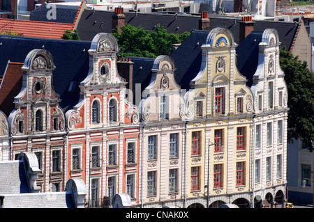 La France, Pas de Calais, Arras, Grand Place, maisons de style baroque flamand Banque D'Images