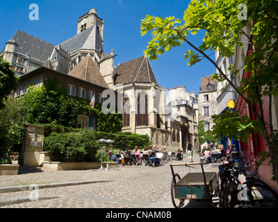 France, Paris, le marais, Rue des barres (barres street), terrasse de café Banque D'Images