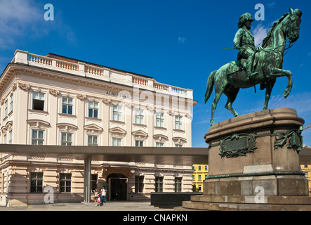 L'Autriche, Vienne, le centre historique classé au Patrimoine Mondial de l'UNESCO, Albertinaplatz,, statue équestre de l'archiduc Albert par Banque D'Images