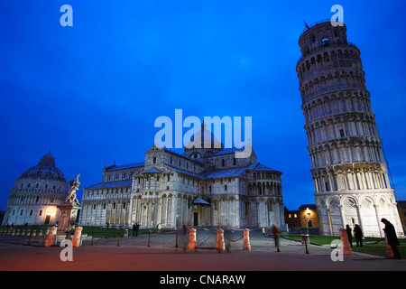 Italie, Toscane, Pise, la Piazza dei Miracoli (Place Miracle) inscrite au Patrimoine Mondial de l'UNESCO, au crépuscule Banque D'Images