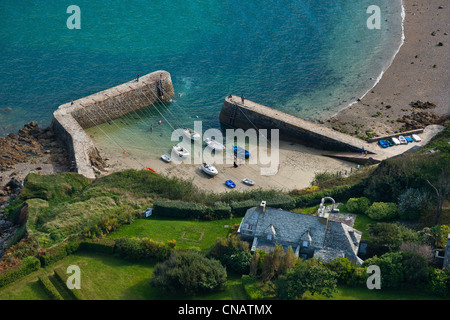 France, Manche, Saint Germain des Vaux, Port Racine, connu comme le plus petit port de France (vue aérienne) Banque D'Images