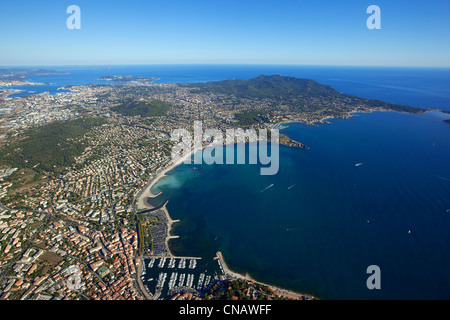 La France, Var, Sanary sur Mer et Six Fours les Plages, dans l'arrière-plan Cap Sicie (vue aérienne) Banque D'Images