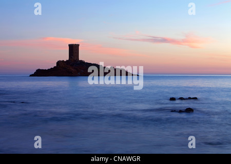 La France, Var, Corniche del'Esterel, à Saint Raphael, Ile d'Or et sa tour a été construite au 19ème siècle du Cap du Dramont Banque D'Images