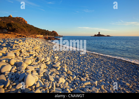 La France, Var, Corniche del'Esterel, à Saint Raphael, Ile d'Or et sa tour a été construite au 19ème siècle du Cap du Dramont Banque D'Images