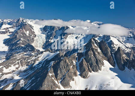 Vue aérienne de la chaîne de montagnes côtière au nord de Haines, sud-est de l'Alaska, l'été Banque D'Images