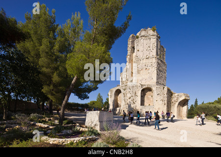 La France, Gard, Nîmes, La Tour Magne en haut des Jardins de la Fontaine Banque D'Images