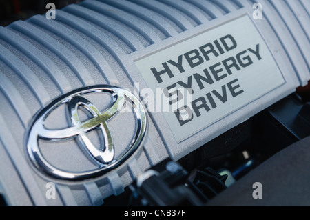 Dans un moteur essence hybride Toyota Prius Banque D'Images