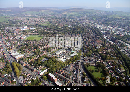 Vue aérienne de Ashton-under-Lyne regardant vers l'est vers les Pennines Banque D'Images