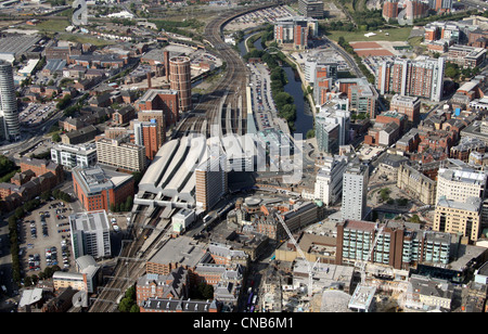 Vue aérienne de sanglier Lane, City Station, Whitehall Road et de Wellington Street, Leeds Banque D'Images