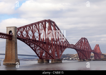 Le Forth Rail Bridge vu de South Queensferry Banque D'Images