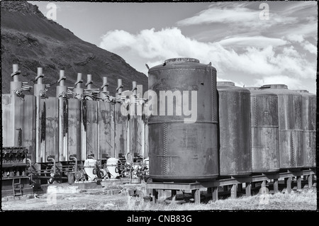 Vieux réservoirs métalliques rouillées, ancienne station baleinière, Grytviken Géorgie du Sud Banque D'Images