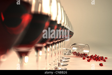 Rangée de verres à vin rouge, avec l'un d'entre eux se sentent vers le bas sur le plancher, avec de nombreuses pierres de rubis qui s'en Banque D'Images