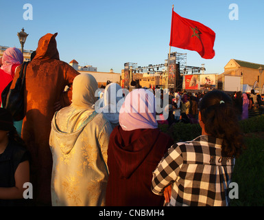 La foule au festival à Essaouira Banque D'Images