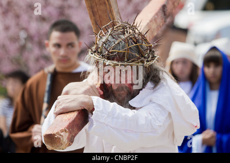 Re-adoption de la Passion du Christ au cours des fêtes de Pâques au Sanctuaire Chimayo, Nouveau Mexique. Banque D'Images